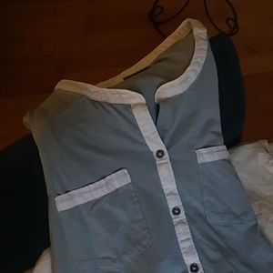 🧚‍♀️3/$15 Colombia blue button top